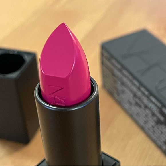 NARS Audacious Lipstick in Stefania - Picture 2 of 9